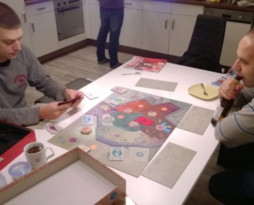 Dzień 0 - wieczór - zapoznajemy się ze Strajkiem. Deckbuilding dla żółtodziobów