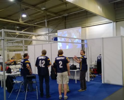 Dzień 4 - Amerykanie nie mogli sobie darować przegapionego meczu footballowego więc puścili go na rzutnik